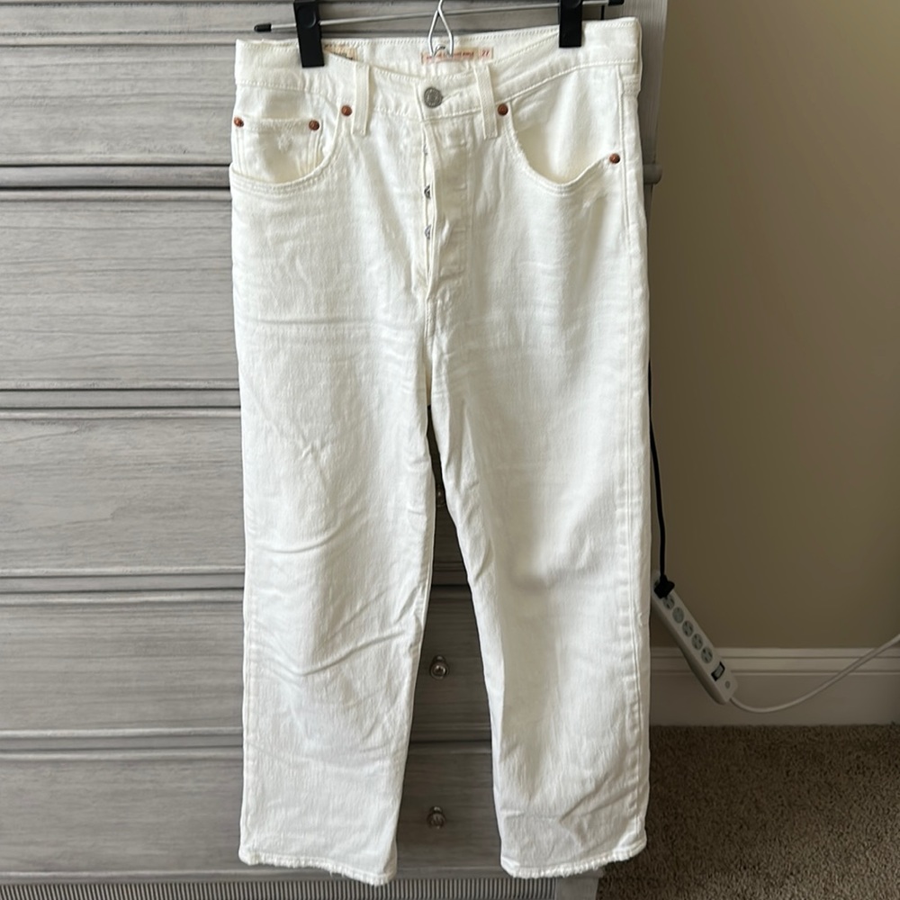 Levi’s Ribcage Straight Ankle Jeans in white